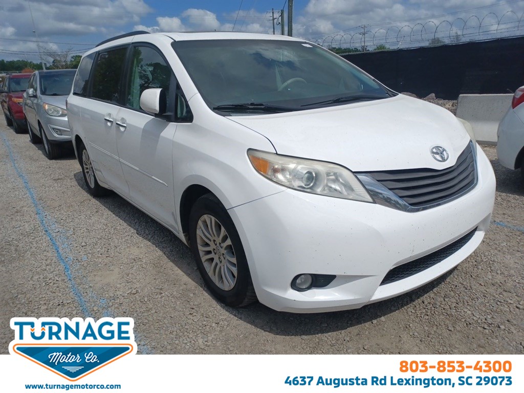 2011 Toyota Sienna XLE V6 7-Passenger Access Seat's photo