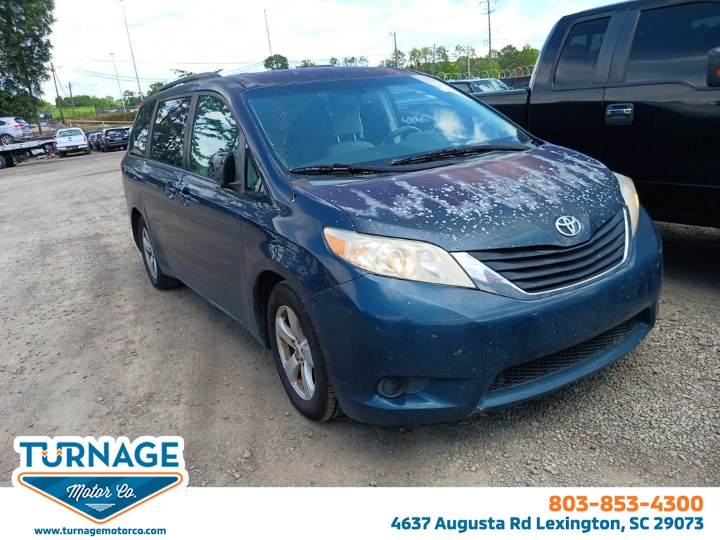 2012 Toyota Sienna LE V6 7-Passenger Access Seat's photo