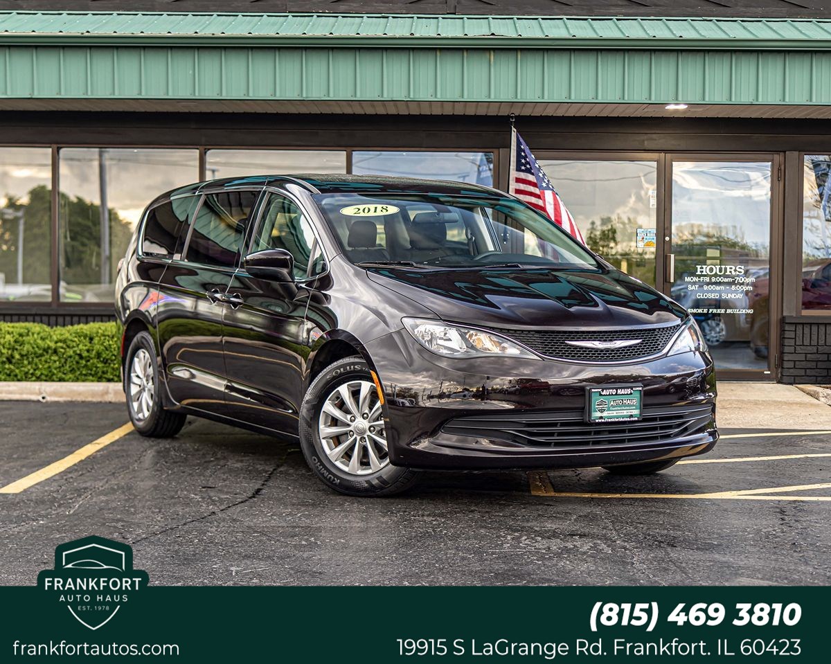 2018 Chrysler Pacifica LX's photo