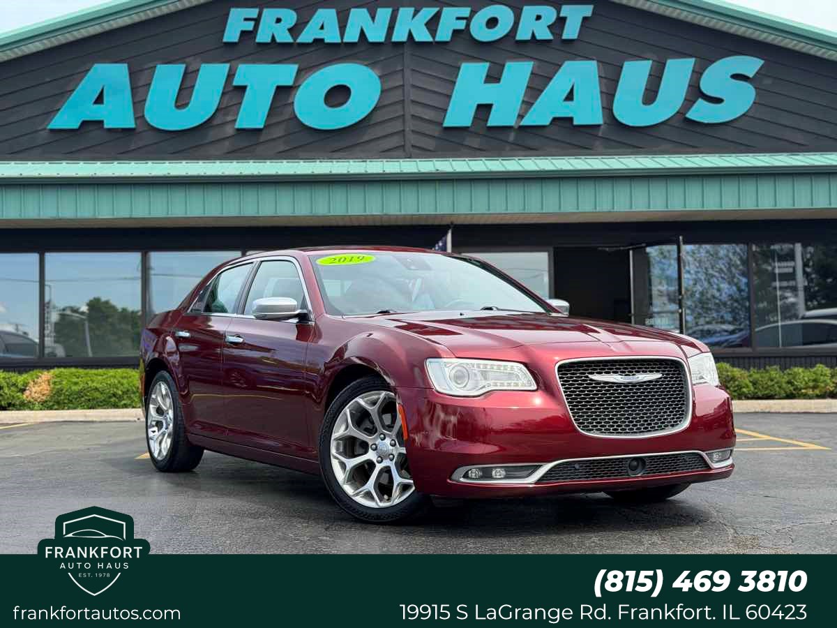 2019 Chrysler 300 C's photo