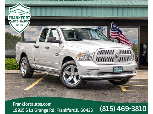 Bright Silver Metallic Clearcoat 2018 RAM 1500 Pickup Truck Four-Wheel Drive Automatic