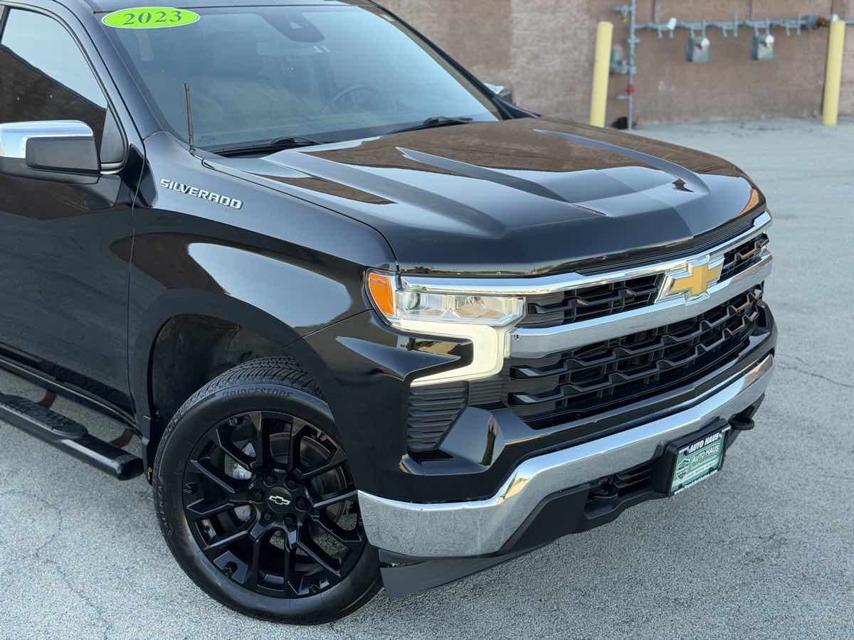 Photo 2 of this Chevrolet Silverado 1500