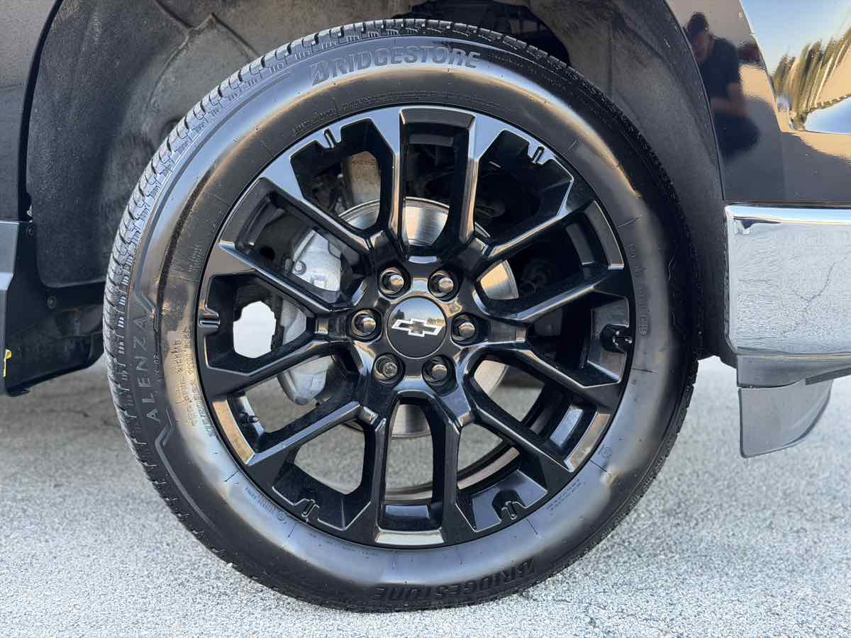 Photo 3 of this Chevrolet Silverado 1500