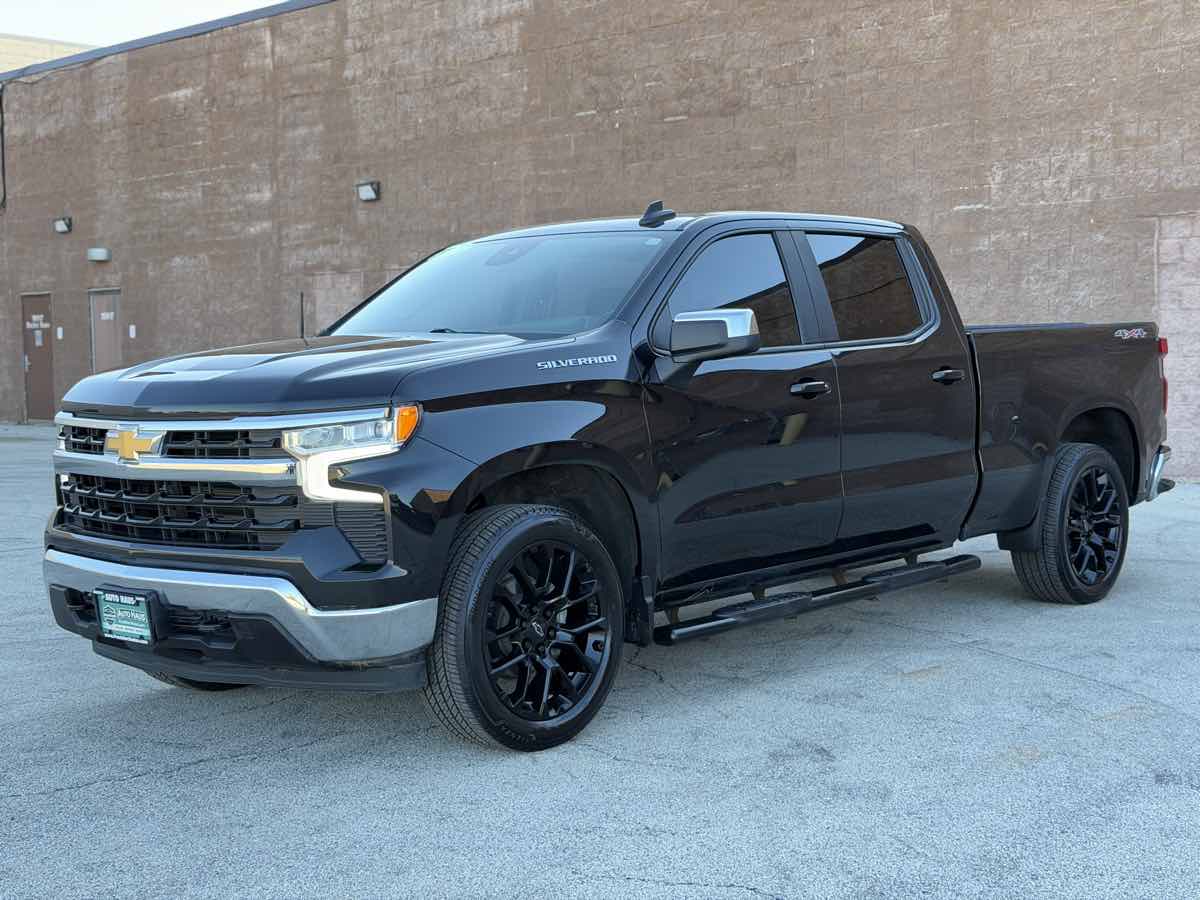 Photo 5 of this Chevrolet Silverado 1500