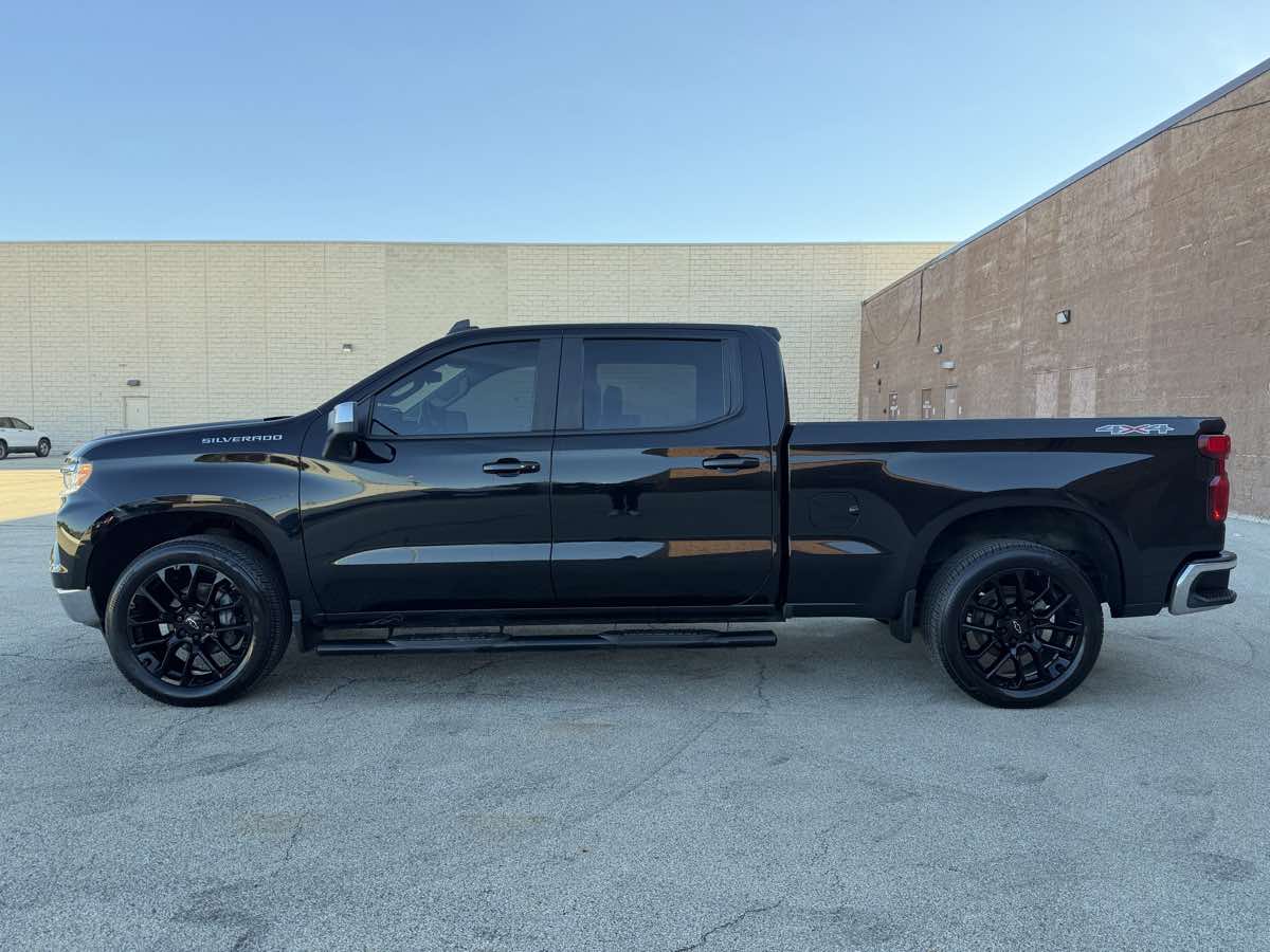 Photo 6 of this Chevrolet Silverado 1500
