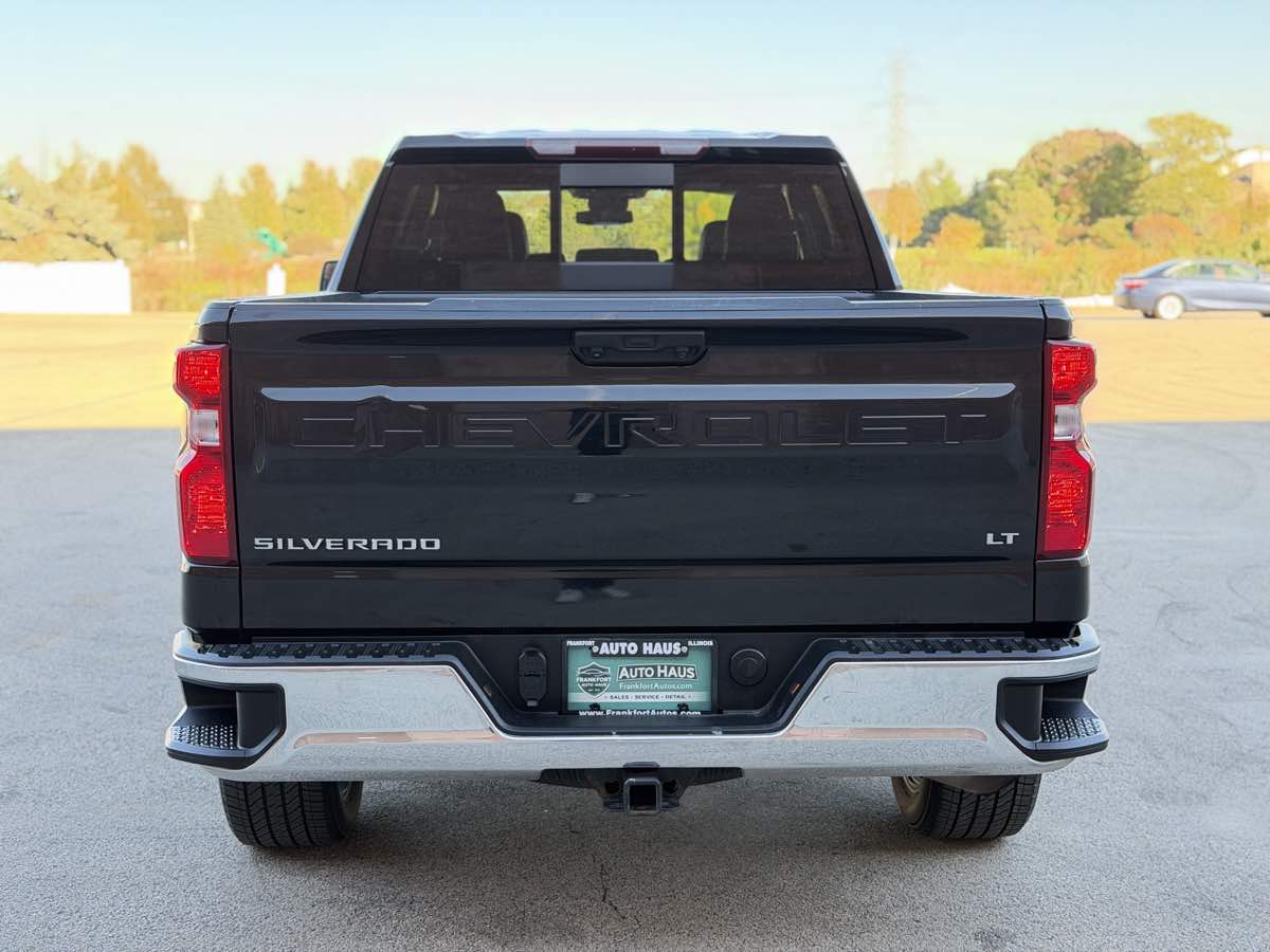 Photo 8 of this Chevrolet Silverado 1500