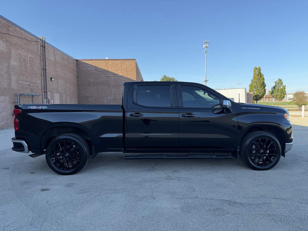 Photo 10 of this Chevrolet Silverado 1500
