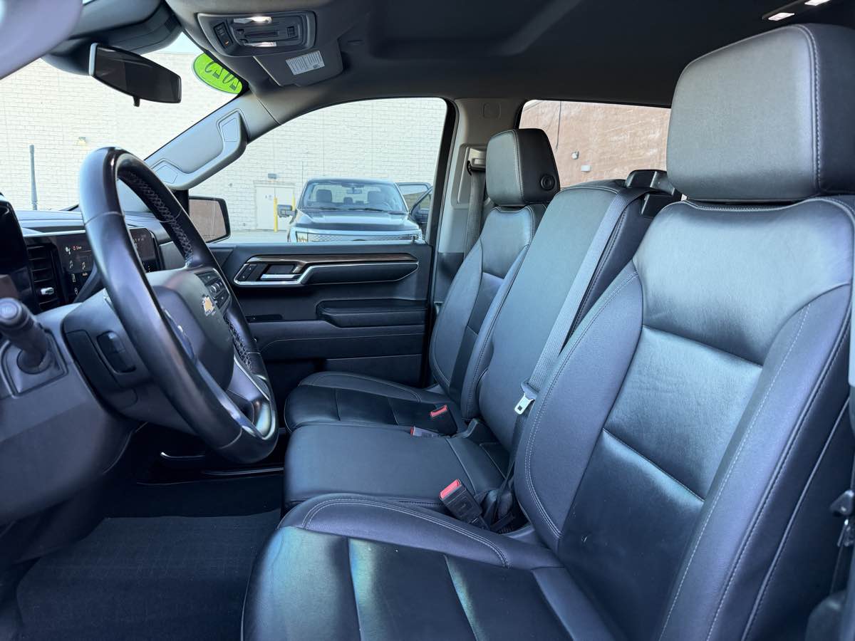 Photo 15 of this Chevrolet Silverado 1500