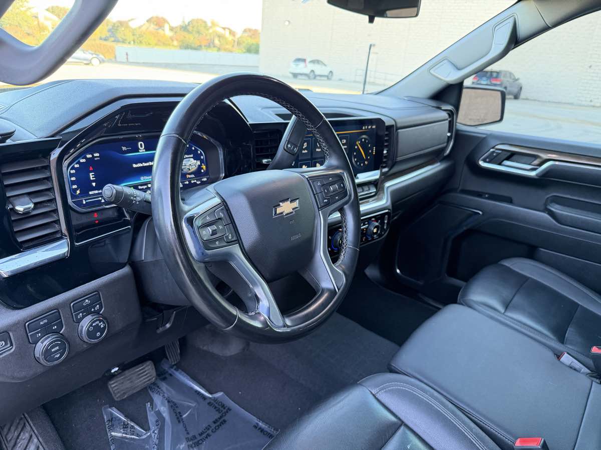 Photo 16 of this Chevrolet Silverado 1500
