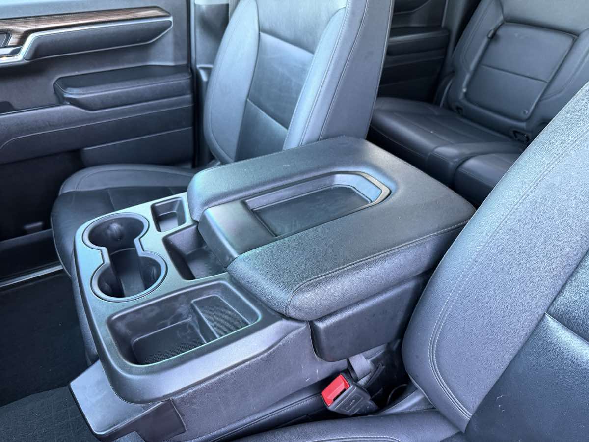 Photo 17 of this Chevrolet Silverado 1500