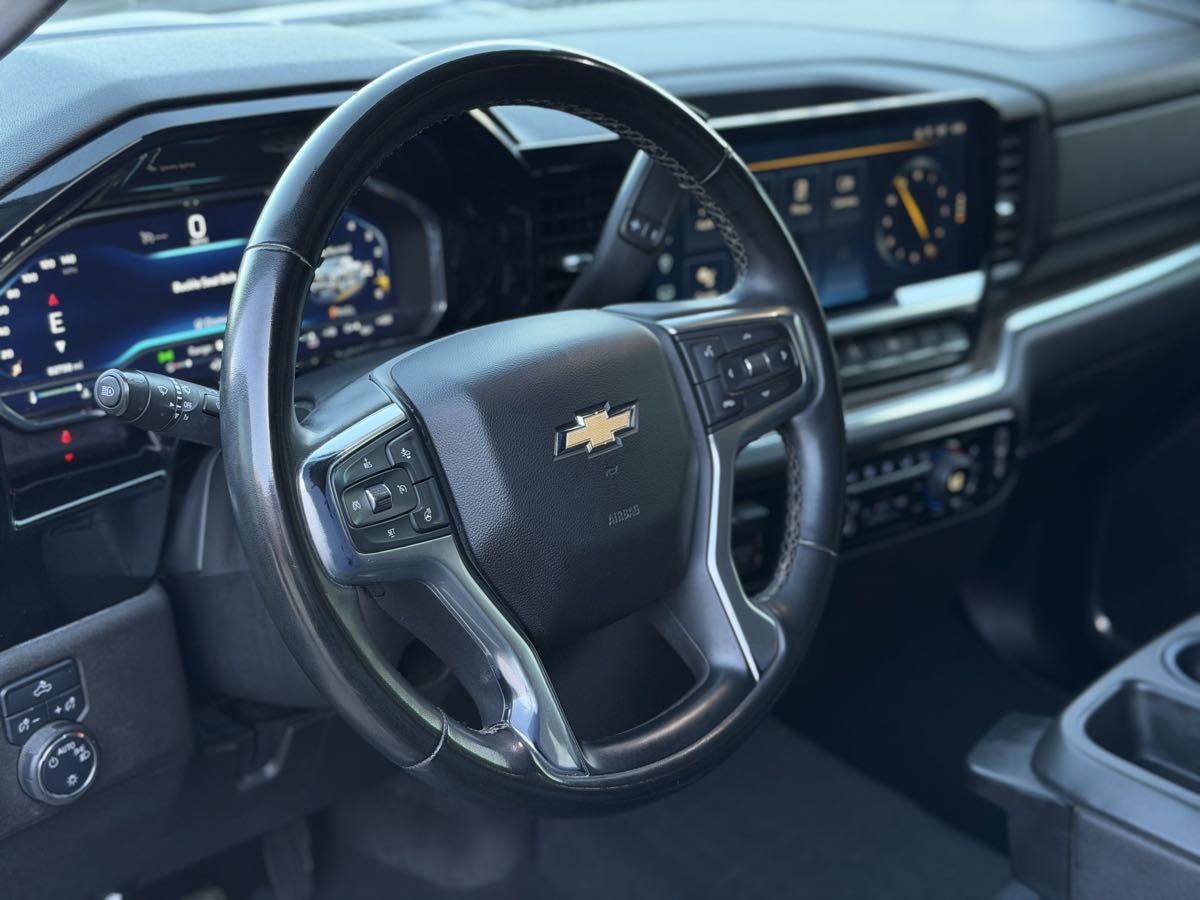 Photo 18 of this Chevrolet Silverado 1500