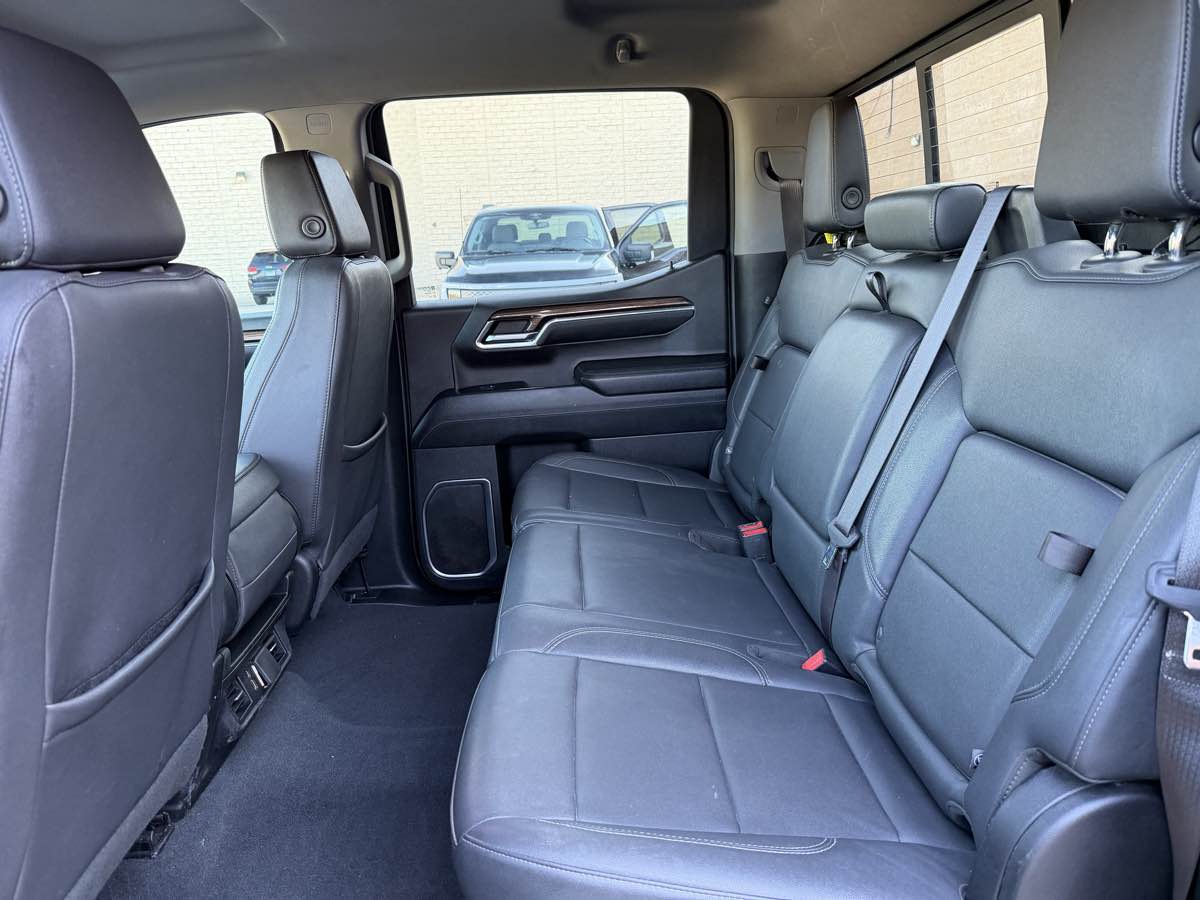 Photo 19 of this Chevrolet Silverado 1500
