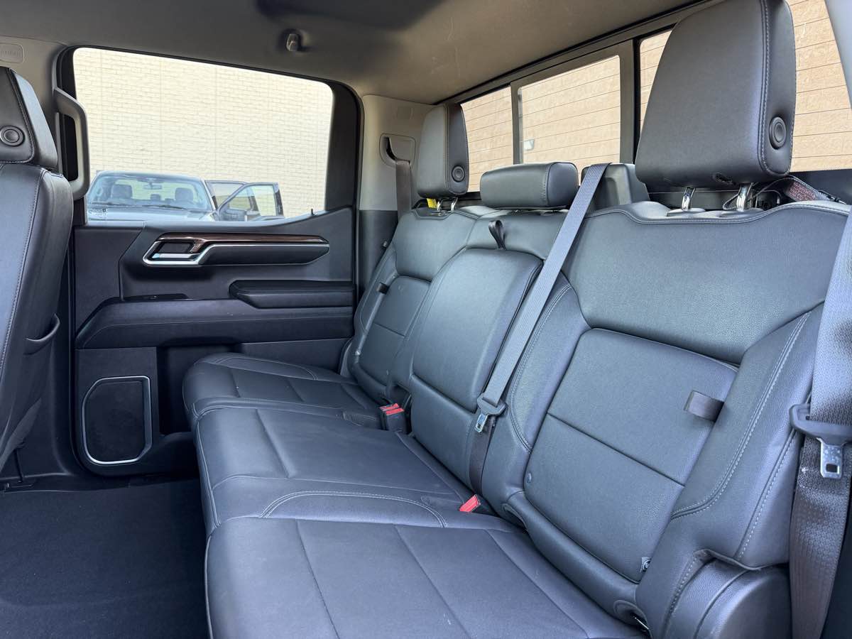 Photo 20 of this Chevrolet Silverado 1500