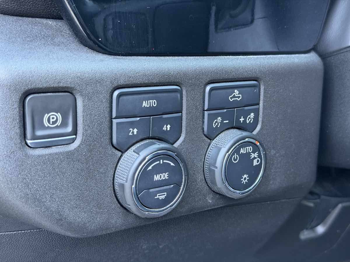 Photo 24 of this Chevrolet Silverado 1500