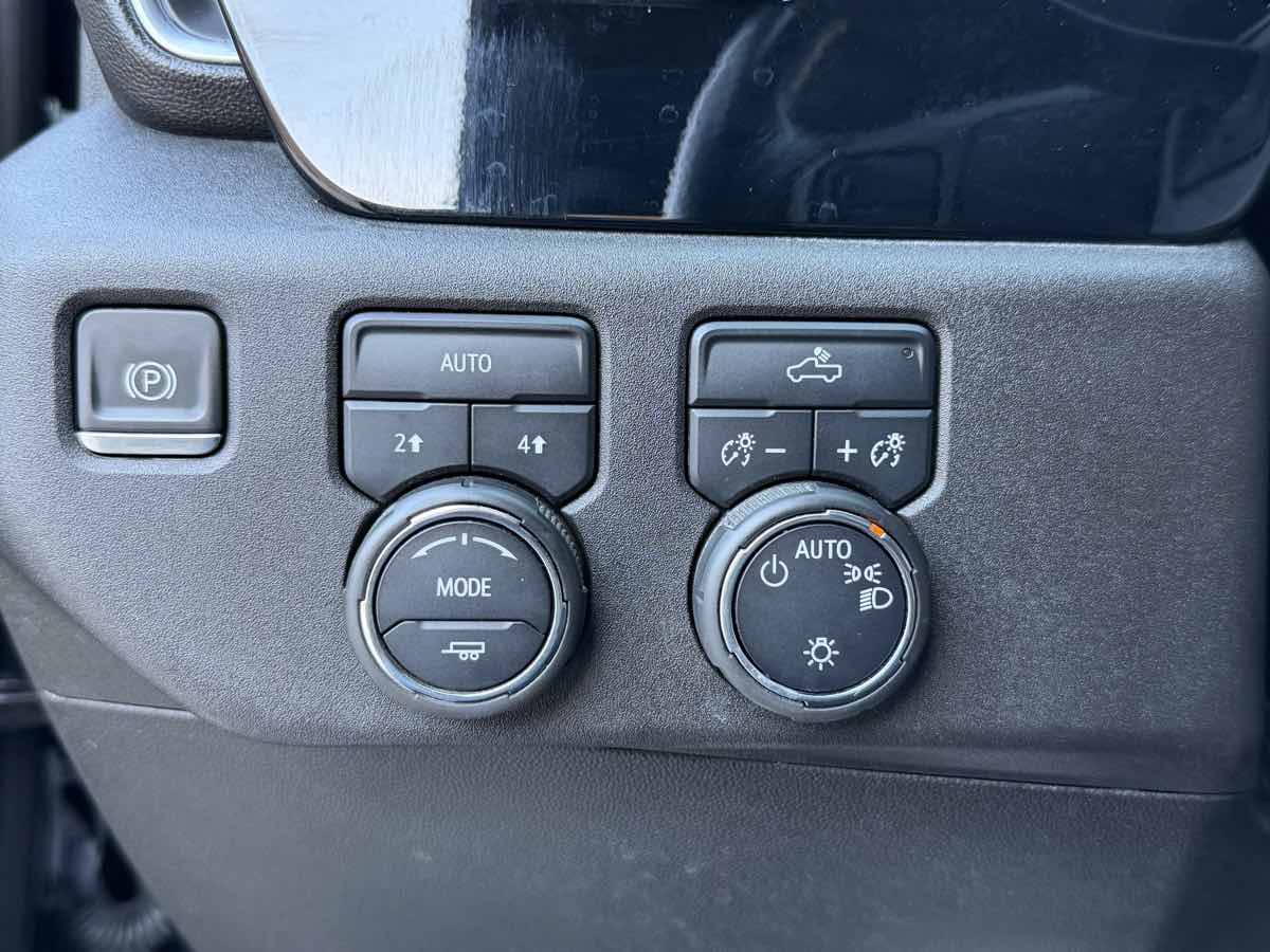 Photo 33 of this Chevrolet Silverado 1500