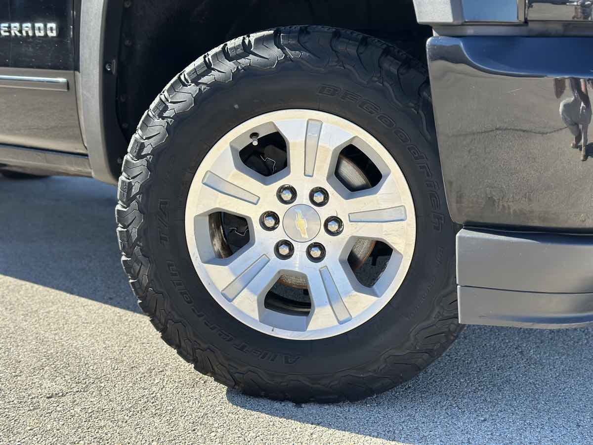 Photo 6 of this Chevrolet Silverado 1500