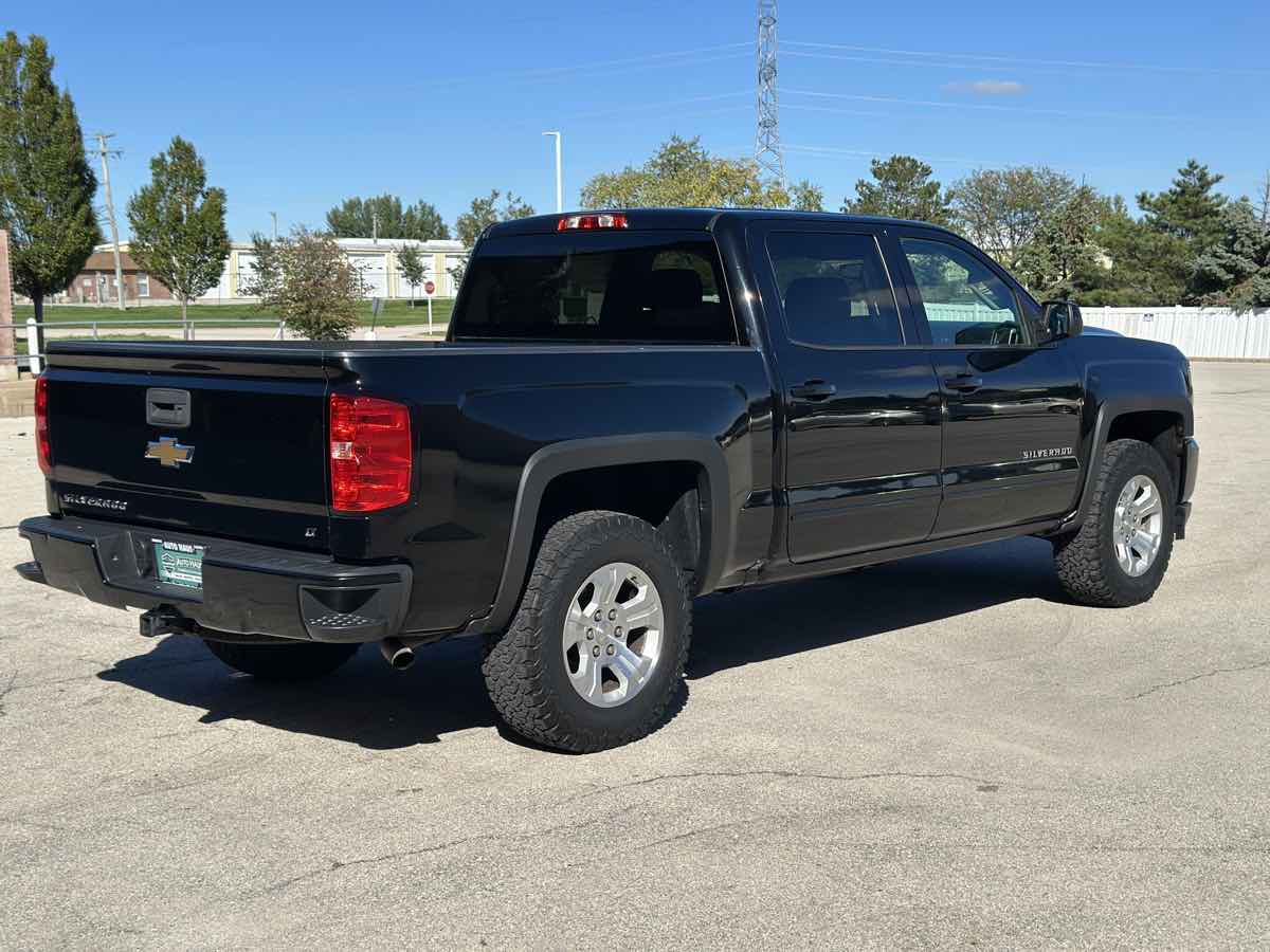 Photo 11 of this Chevrolet Silverado 1500