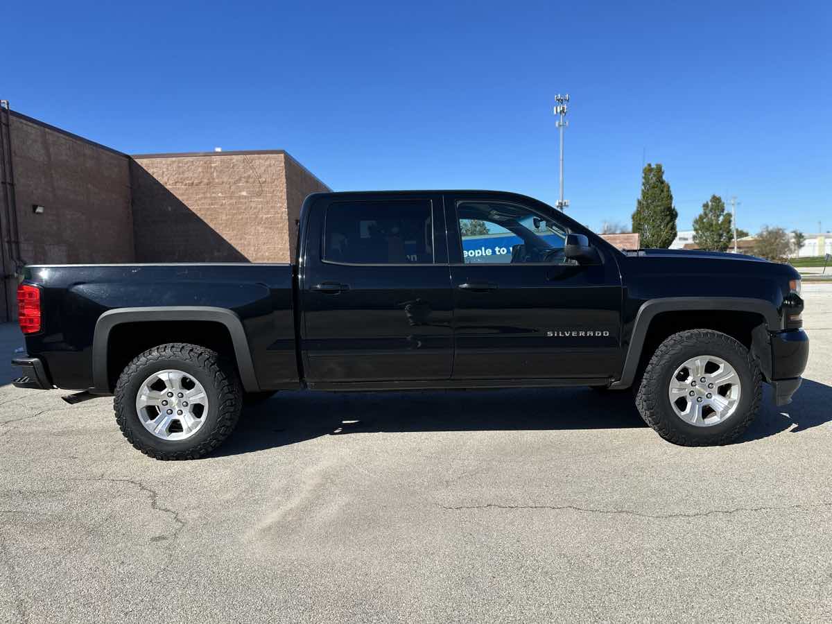 Photo 12 of this Chevrolet Silverado 1500