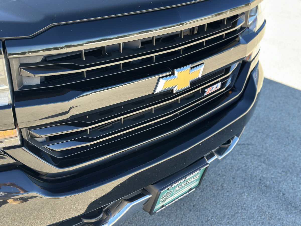 Photo 13 of this Chevrolet Silverado 1500