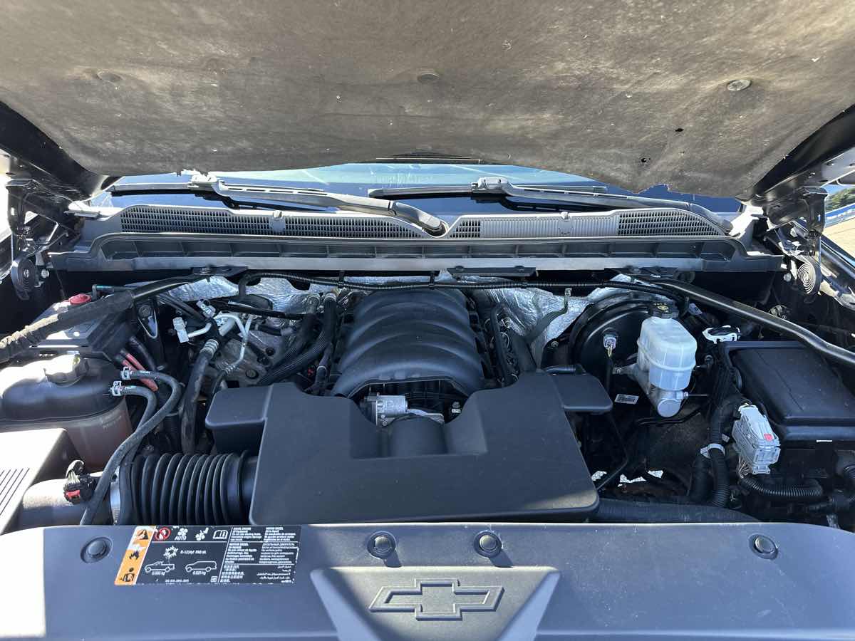 Photo 16 of this Chevrolet Silverado 1500