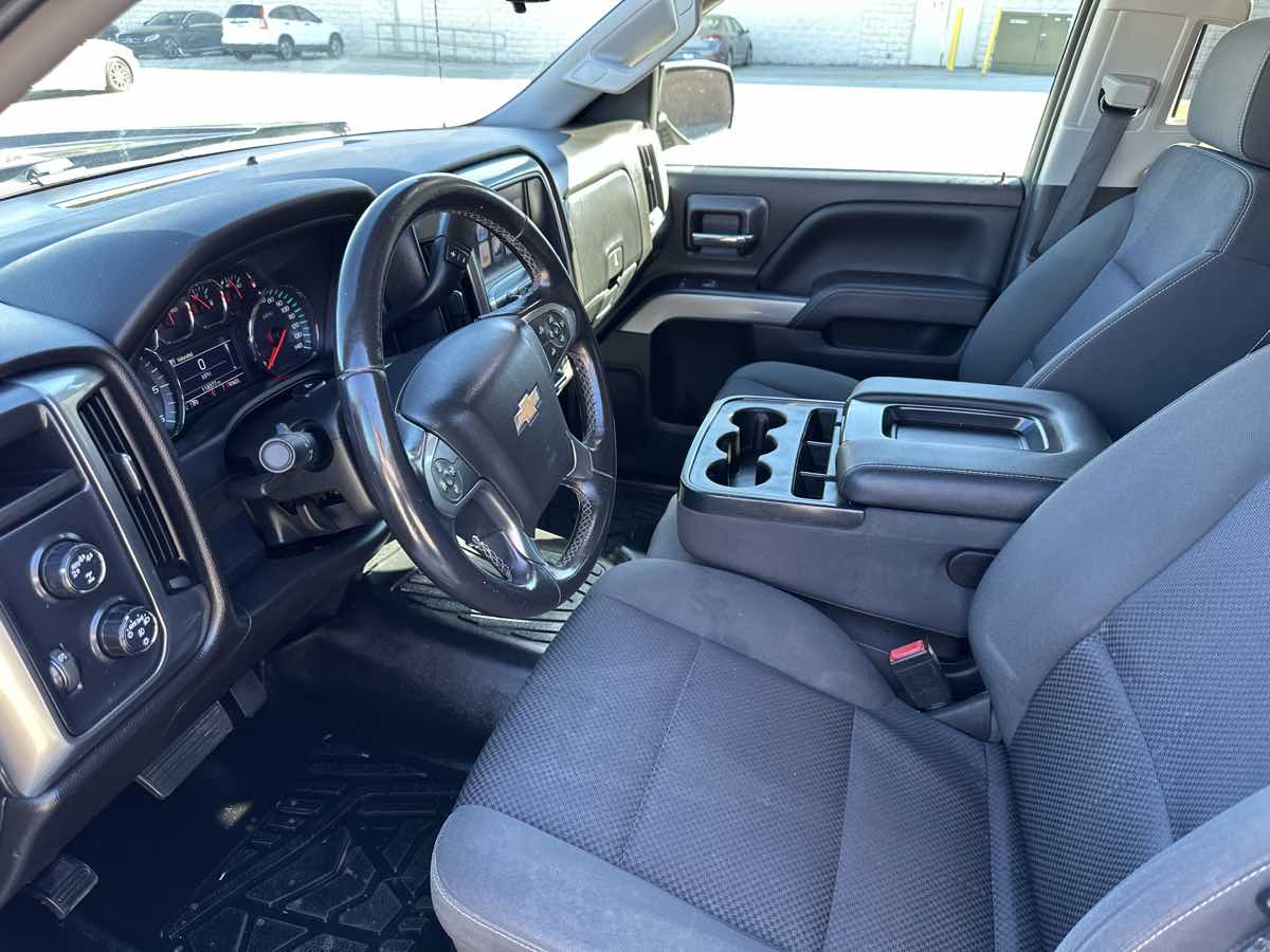 Photo 17 of this Chevrolet Silverado 1500