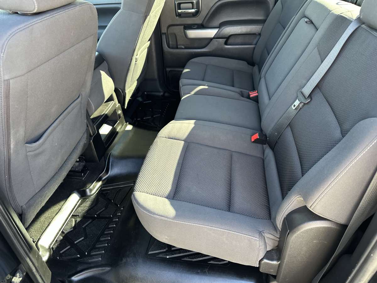 Photo 19 of this Chevrolet Silverado 1500