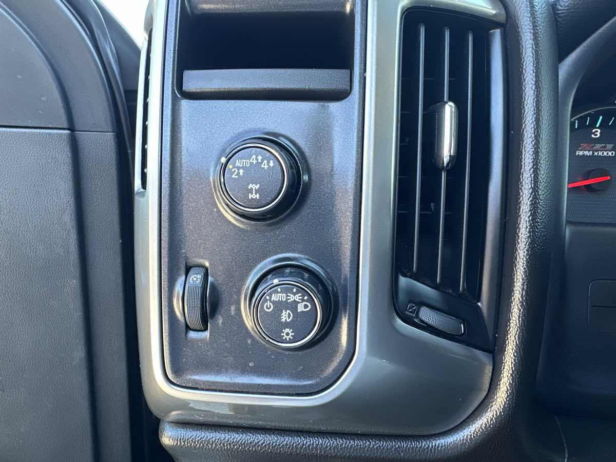 Photo 29 of this Chevrolet Silverado 1500