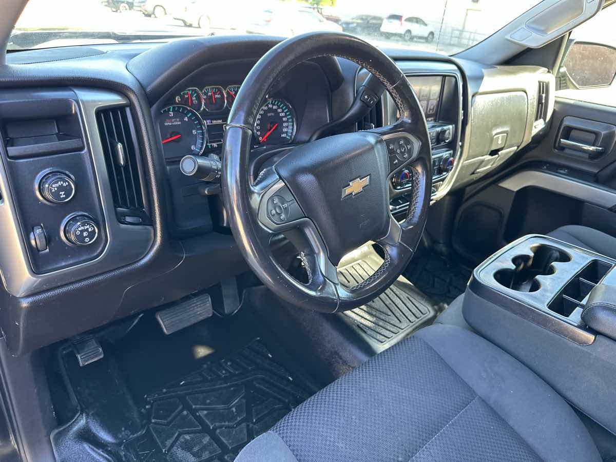 Photo 31 of this Chevrolet Silverado 1500