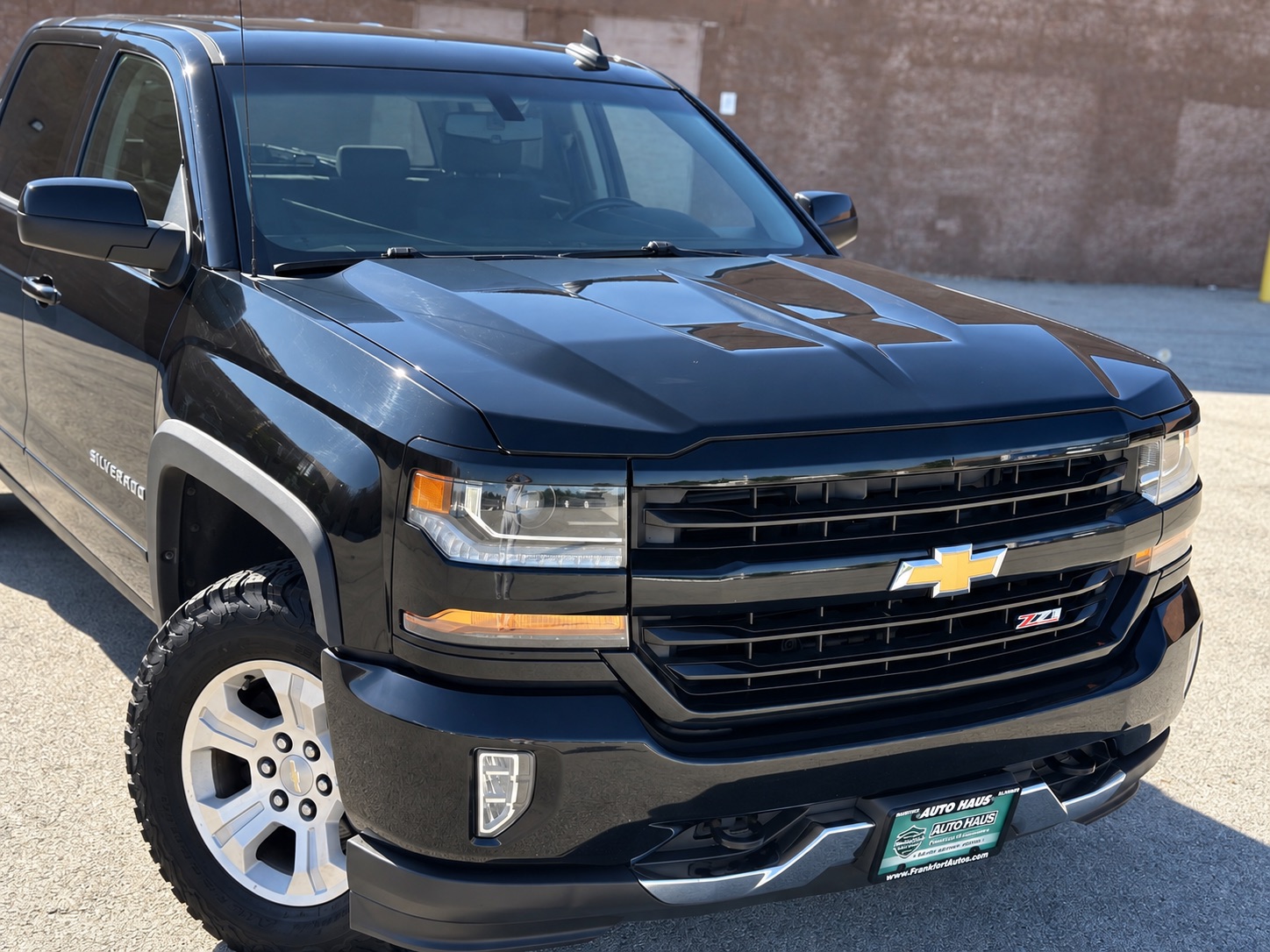 Photo 2 of this Chevrolet Silverado 1500