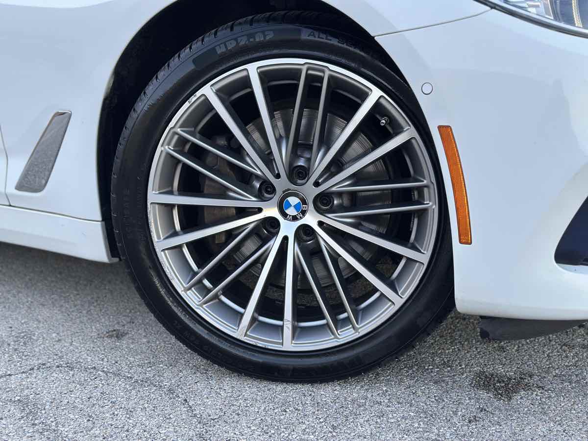 Photo 5 of this BMW 5 Series