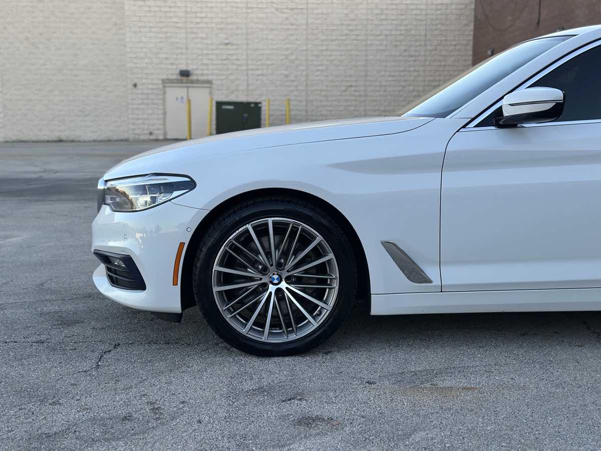 Photo 6 of this BMW 5 Series