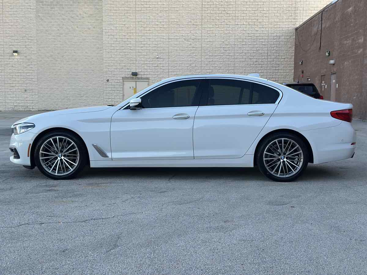 Photo 7 of this BMW 5 Series