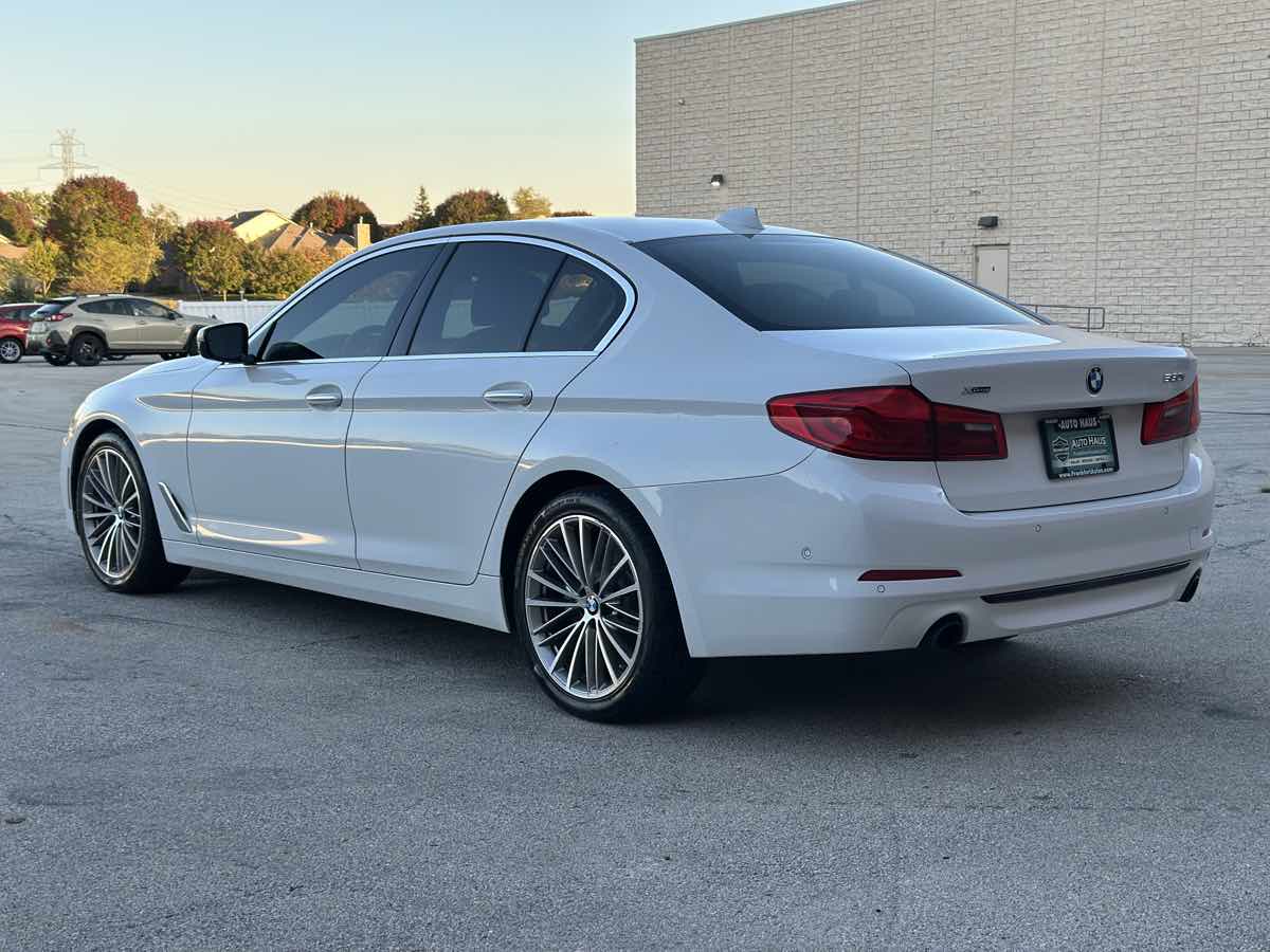Photo 9 of this BMW 5 Series