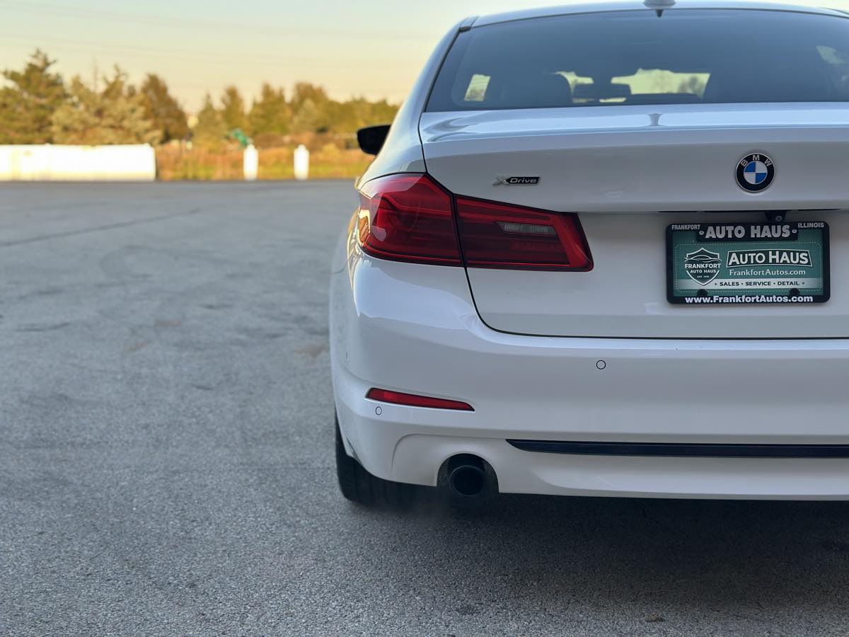 Photo 10 of this BMW 5 Series
