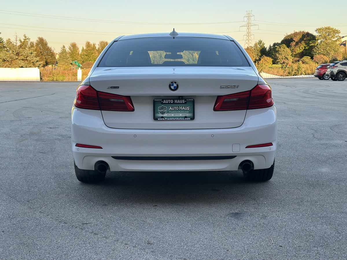 Photo 11 of this BMW 5 Series