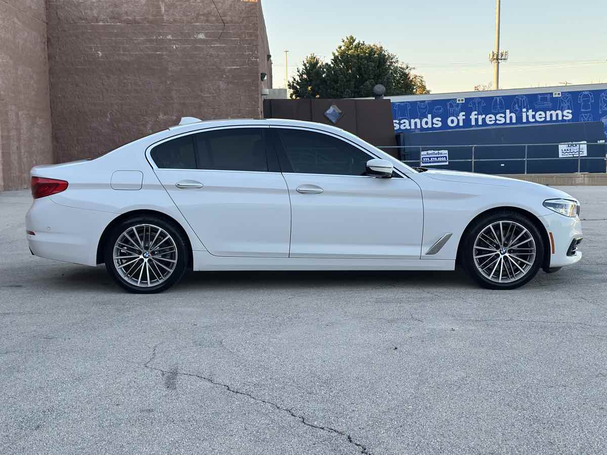 Photo 15 of this BMW 5 Series