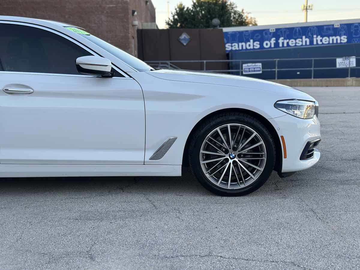 Photo 16 of this BMW 5 Series