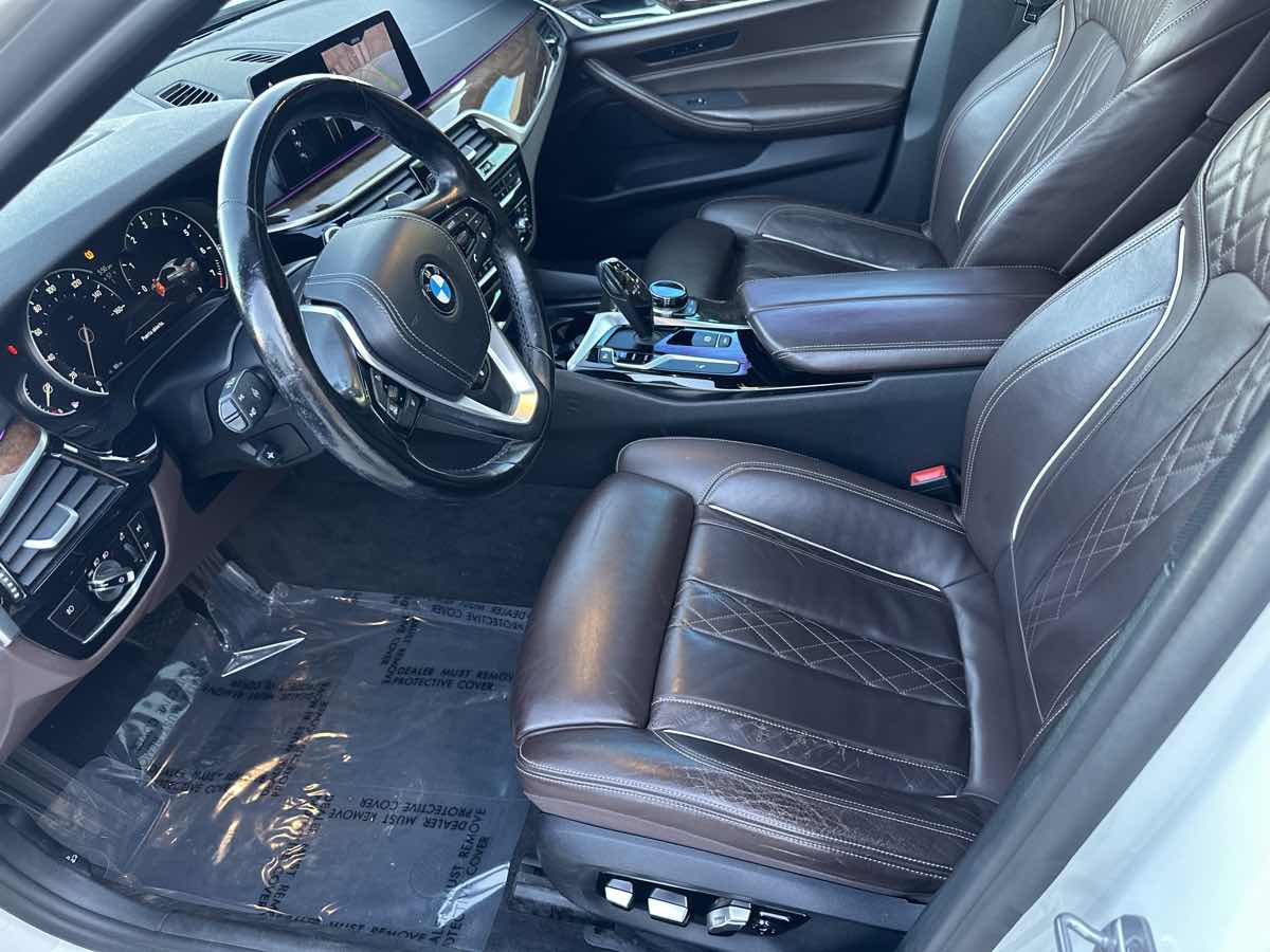 Photo 18 of this BMW 5 Series