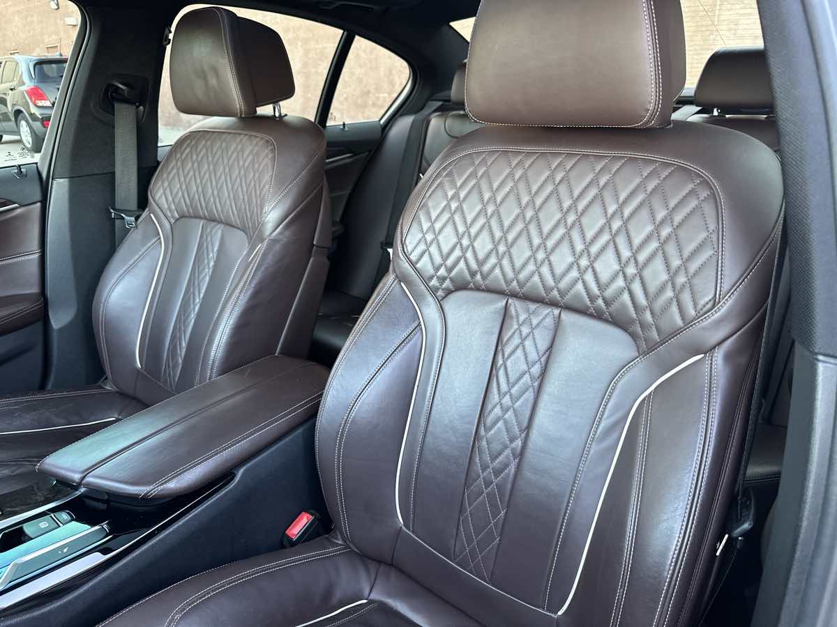 Photo 19 of this BMW 5 Series