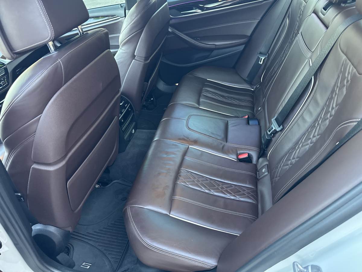 Photo 20 of this BMW 5 Series
