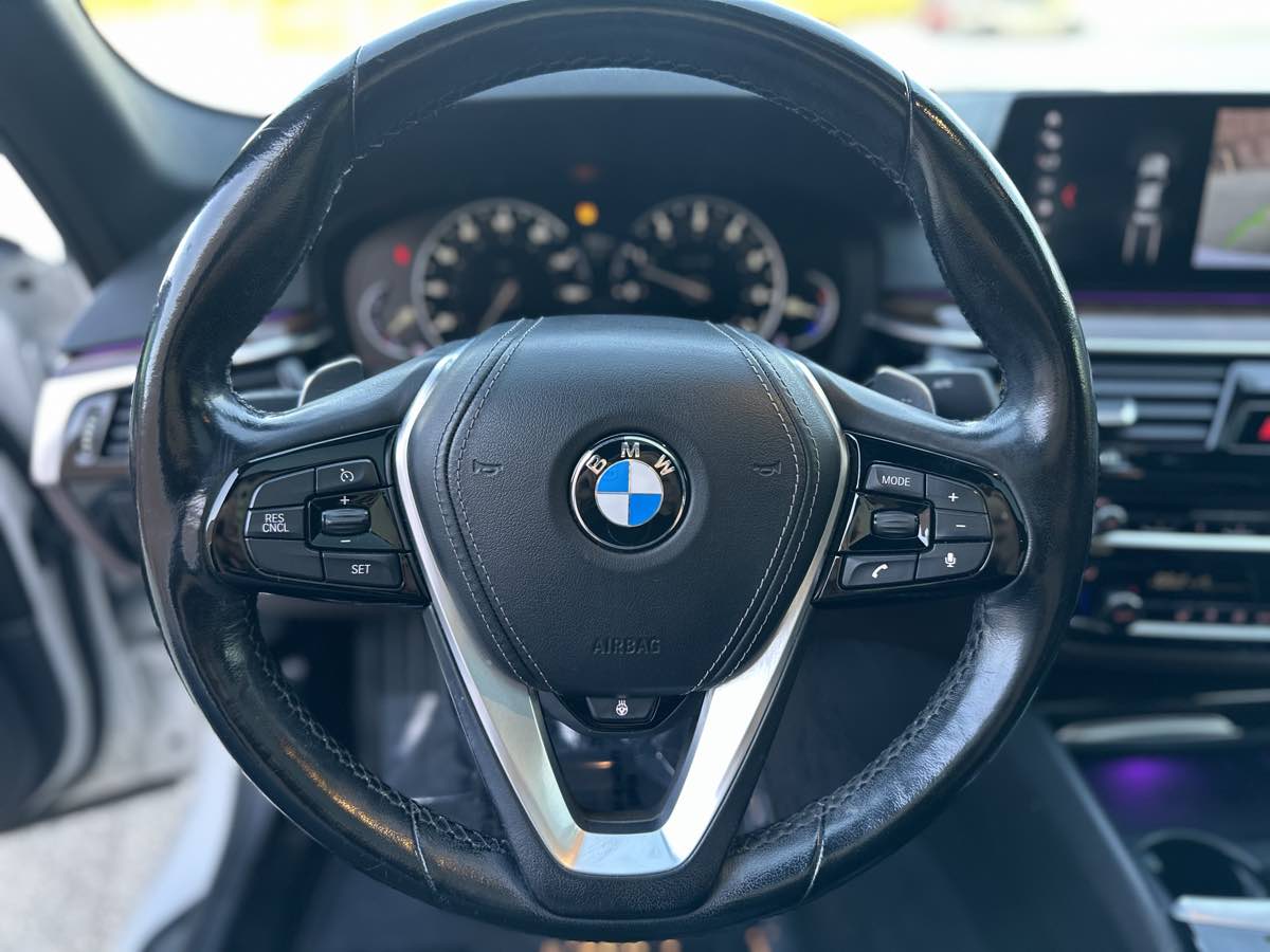 Photo 25 of this BMW 5 Series
