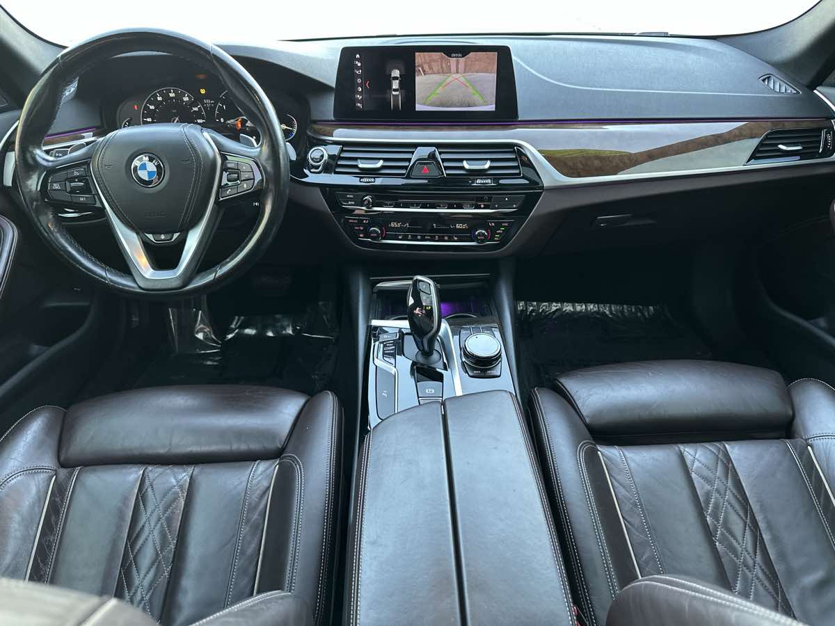 Photo 35 of this BMW 5 Series