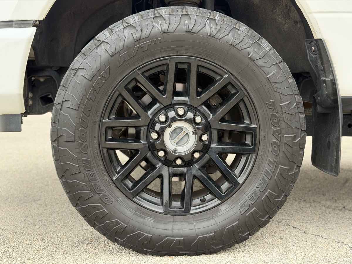 Photo 8 of this Ford Super Duty F-250 SRW