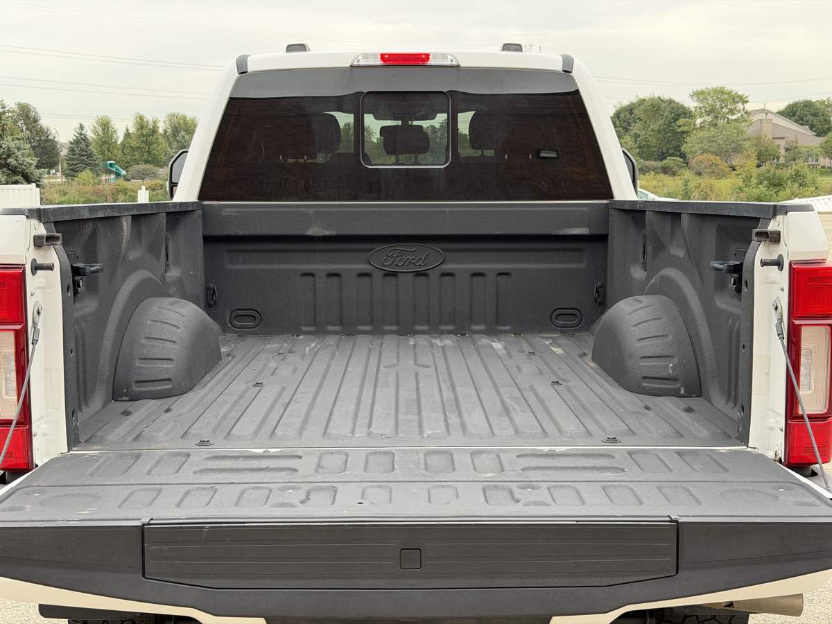 Photo 14 of this Ford Super Duty F-250 SRW