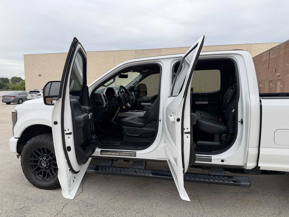 Photo 17 of this Ford Super Duty F-250 SRW