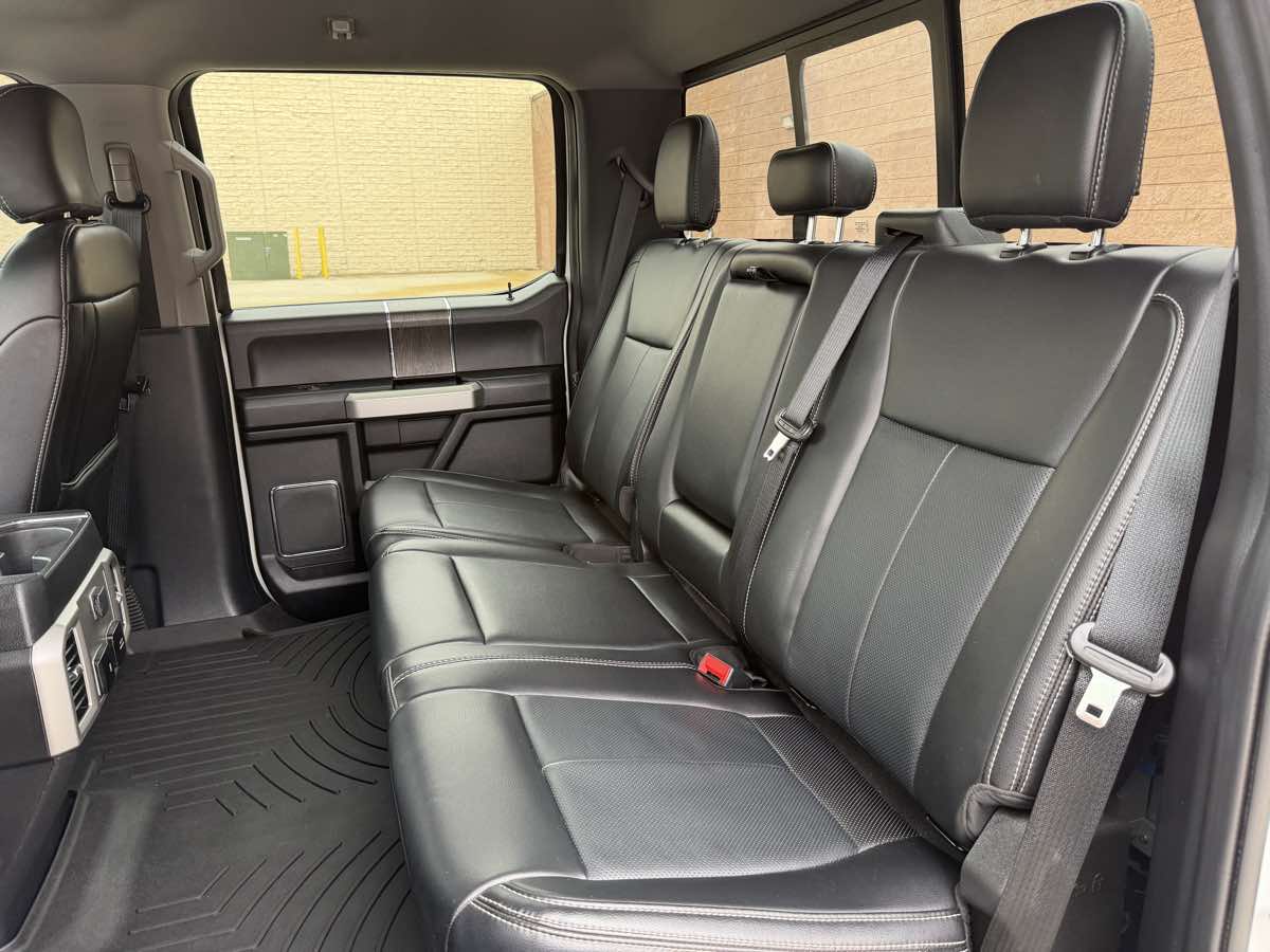 Photo 19 of this Ford Super Duty F-250 SRW
