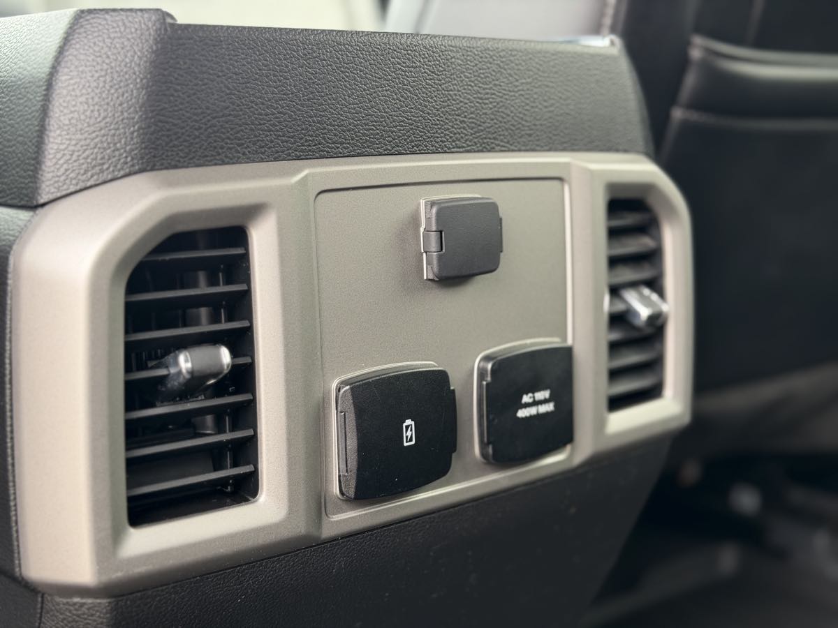 Photo 21 of this Ford Super Duty F-250 SRW