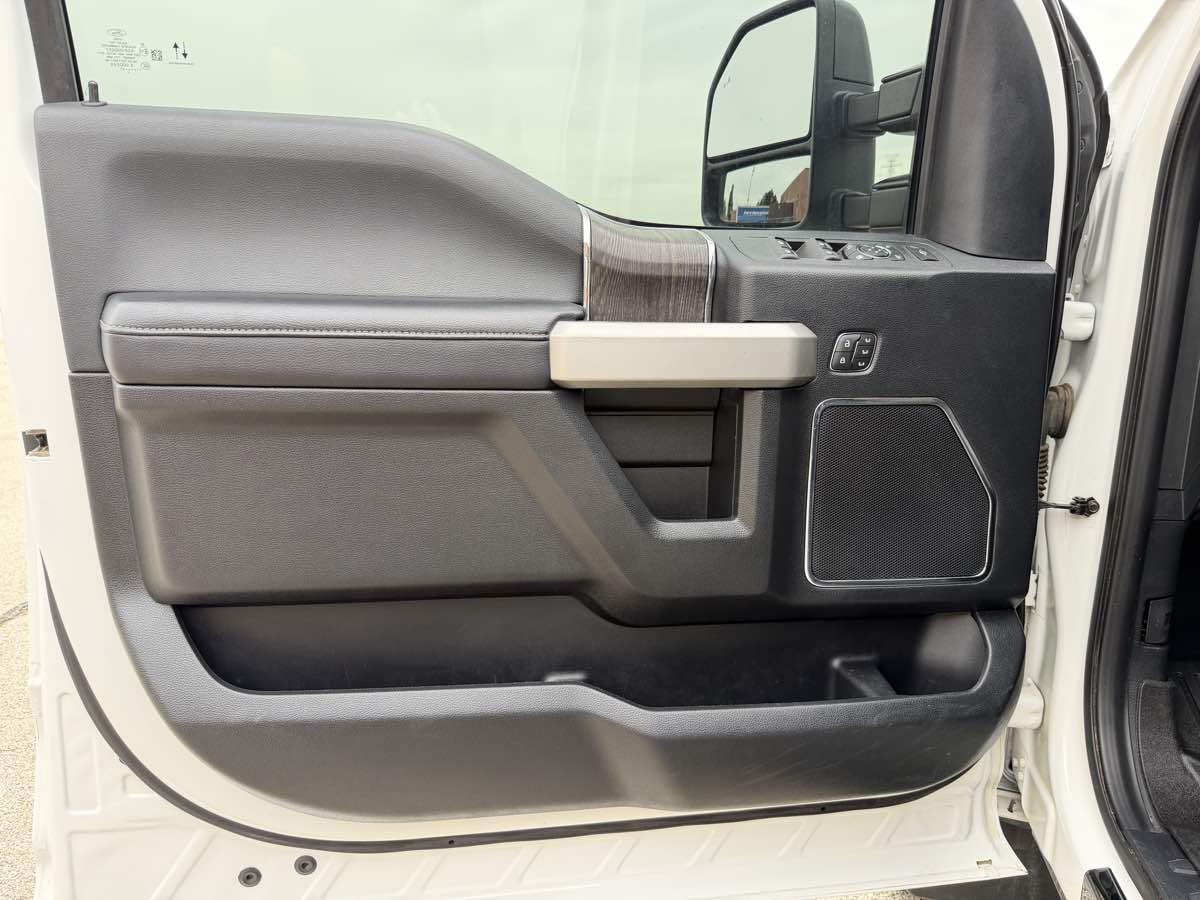 Photo 23 of this Ford Super Duty F-250 SRW