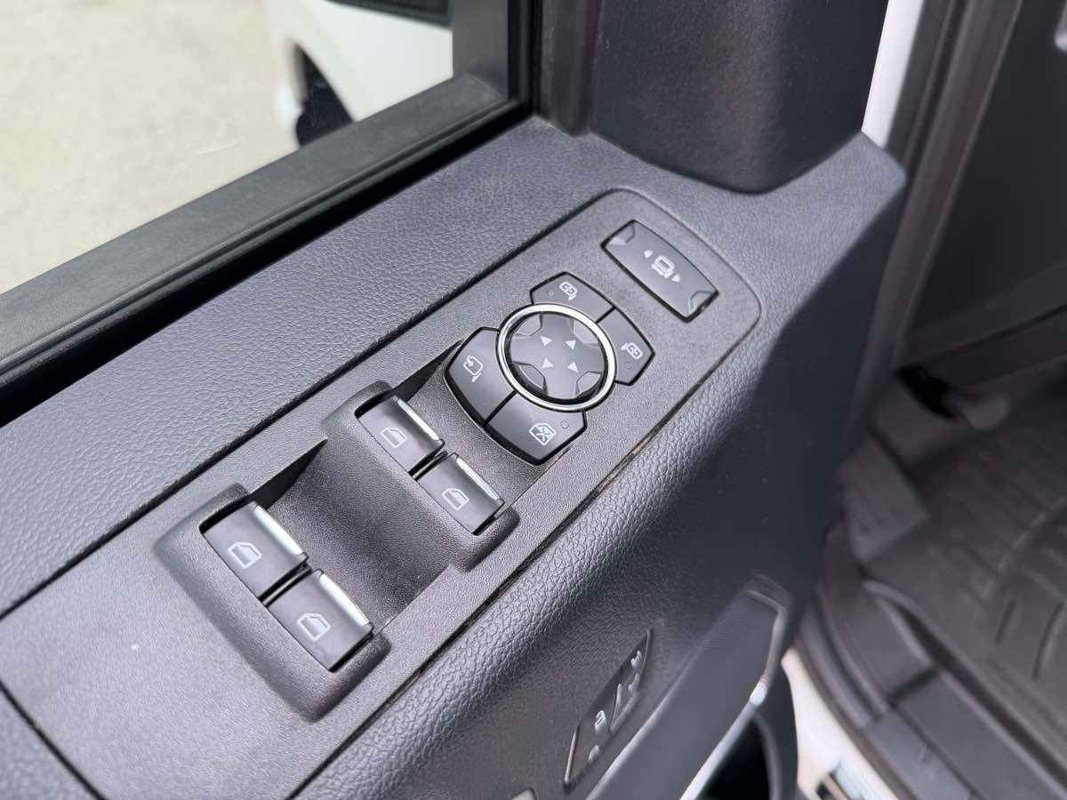 Photo 24 of this Ford Super Duty F-250 SRW