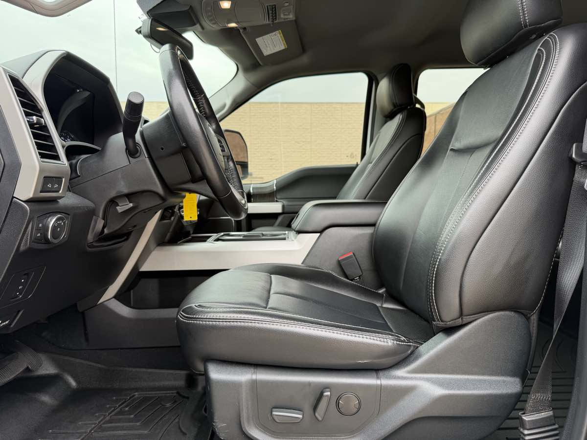 Photo 26 of this Ford Super Duty F-250 SRW